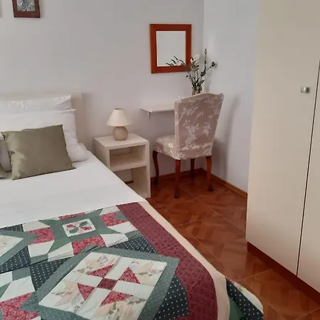 Casa de hóspedes And Ciovo 3*